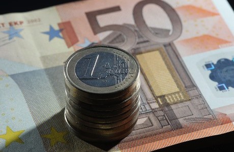 Commission publishes directive on minimum wages